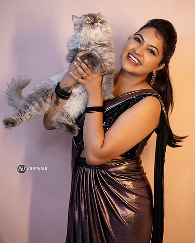 மியாவ், மியாவ், பூனைக்குட்டி... ரச்சிதா மகாலட்சுமி!